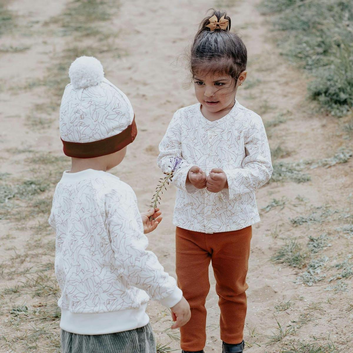 Mode éthique enfants : 10 marques de vêtements éco responsables stylés à offrir